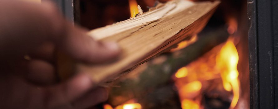 Håndfastgøres til pejsen