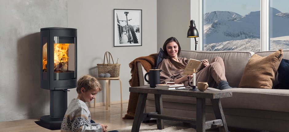 Jøtul F 373 Advance i en stue i en norsk hytte