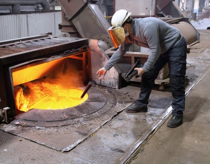 Mand, der genbruger skrot