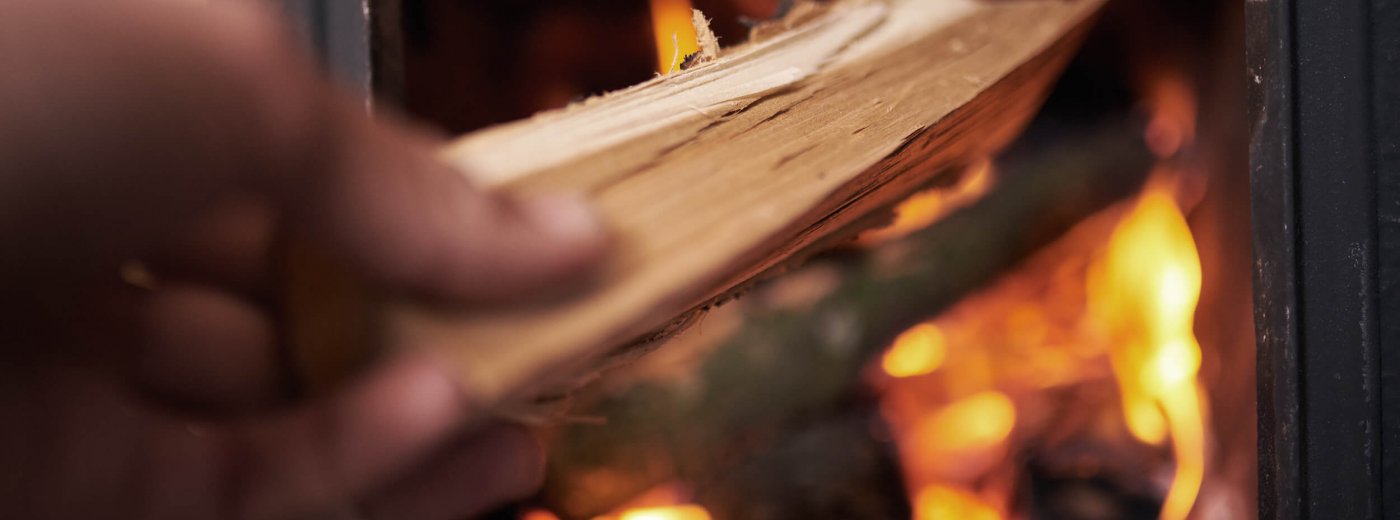 Håndfastgøres til pejsen