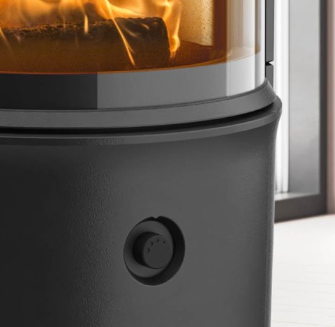 Detalje: luftkontrolknap på sort brændeovn Jøtul F 174 Zensoric